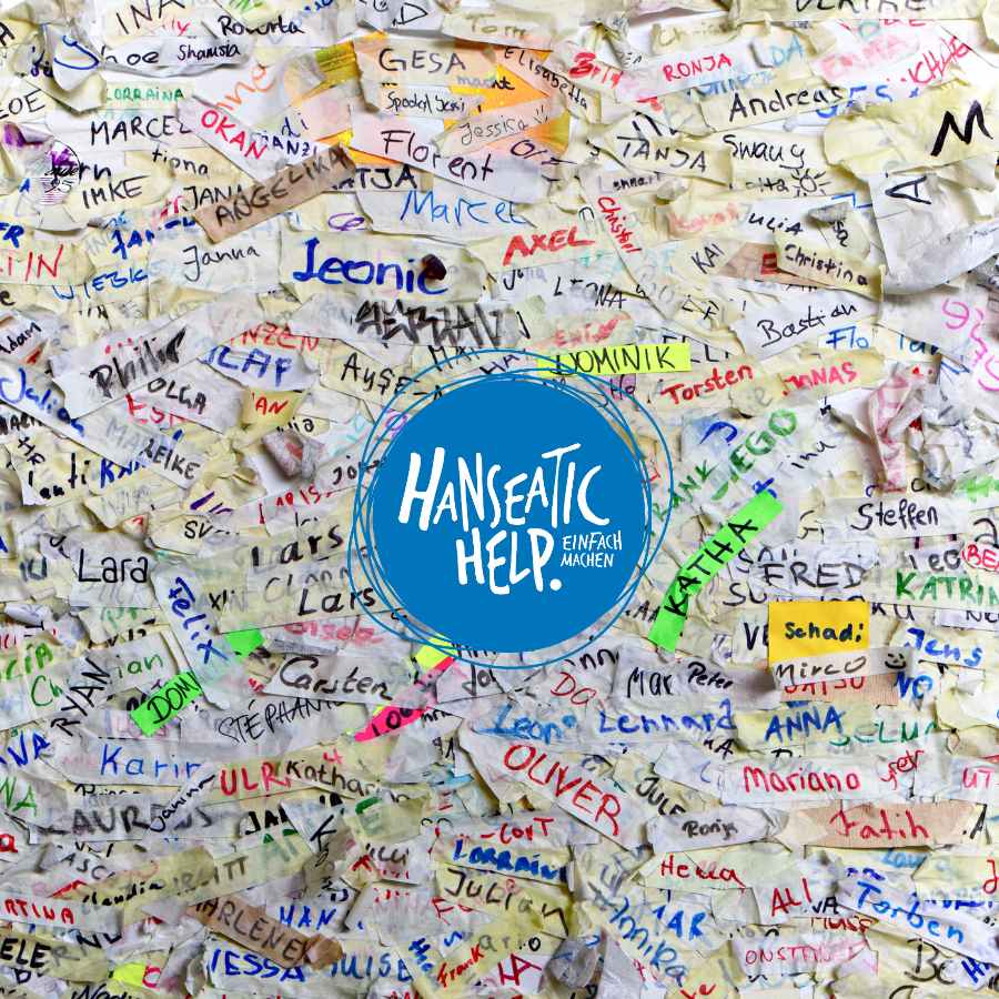 Das Bild zeigt die Namensschilder von Personen, die durch das soziale Engagement von HANSEATIC HELP unterstützt wurden.