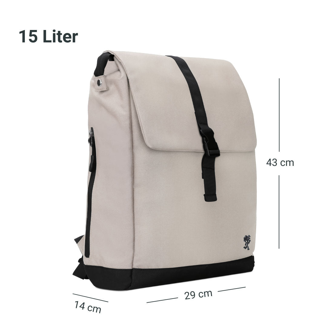 Seitenansicht des FUCHS und REBELL MATS Daypacks in beige mit Groessenangaben.