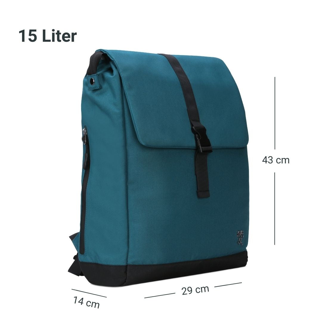 Seitenansicht des petrolblauen FUCHS und REBELL MATS Daypack Rucksacks mit Groessenangaben