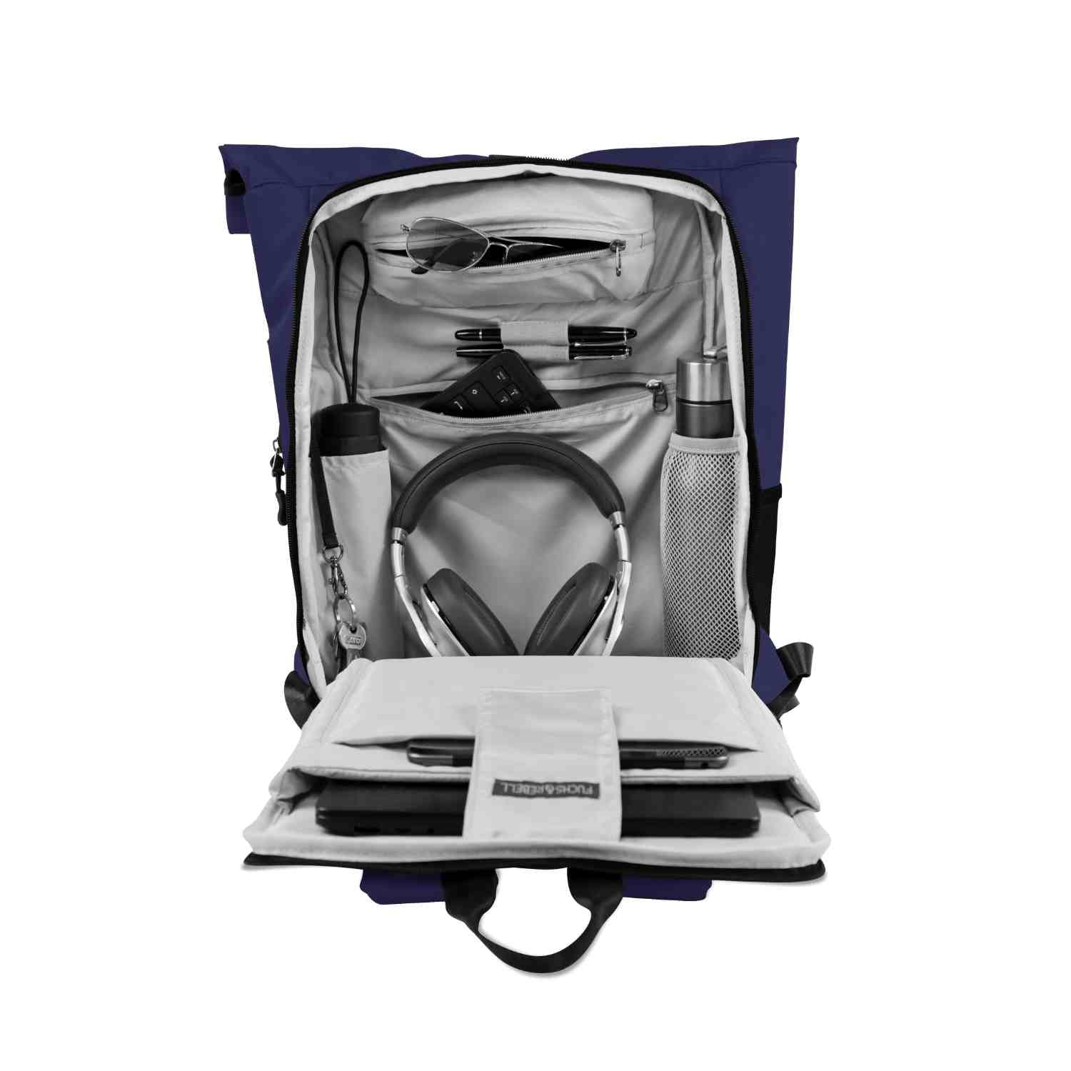 Innenansicht des FUCHS und REBELL PIET Rolltop Rucksacks in dunkelblau mit vielen praktischen Faechern.